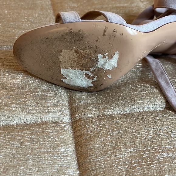 Gianvito Rossi suede and lucite lavender ankle wrap - Picture 4 of 7